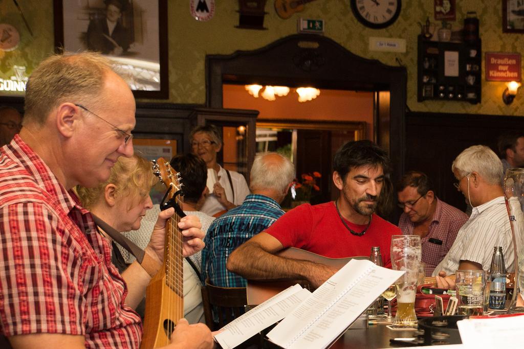 Hajo'S Germania Lodge & Irish Pub Ruedesheim am Rhein Luaran gambar