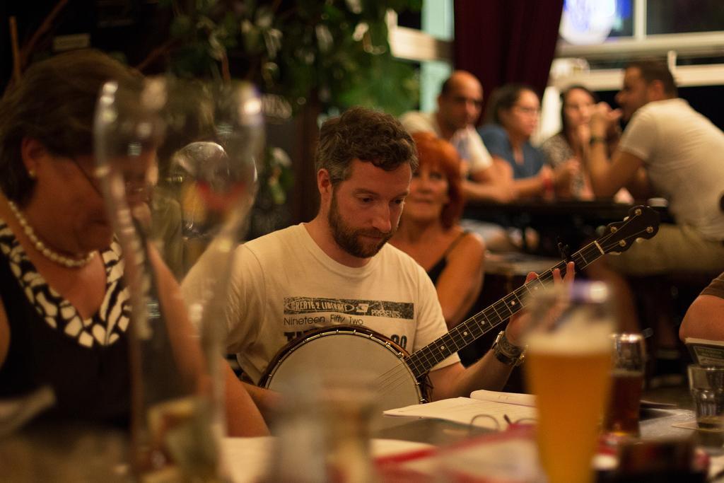 Hajo'S Germania Lodge & Irish Pub Ruedesheim am Rhein Luaran gambar