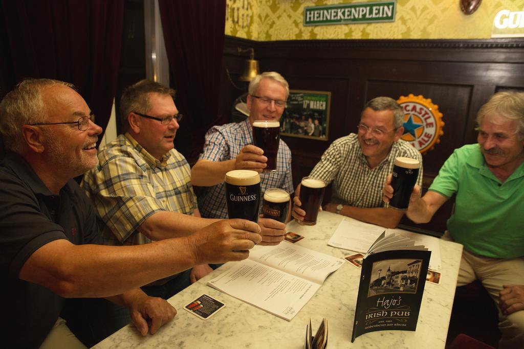 Hajo'S Germania Lodge & Irish Pub Ruedesheim am Rhein Luaran gambar